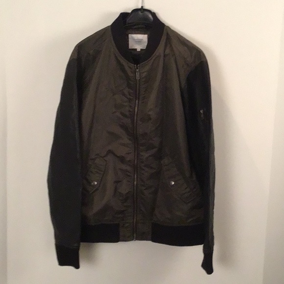 Jack & Jones nylon olive green jacket with black faux leather sleeve. Men. XL - Picture 1 of 6